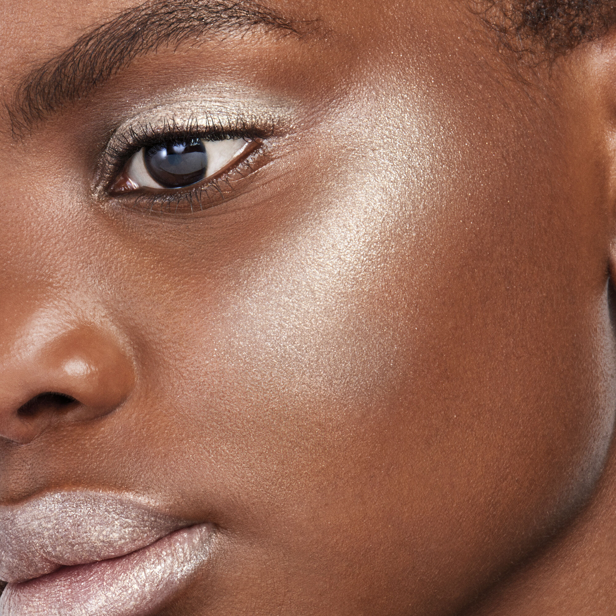 Aura Dew – Visage, Yeux, Lèvres, Lunar